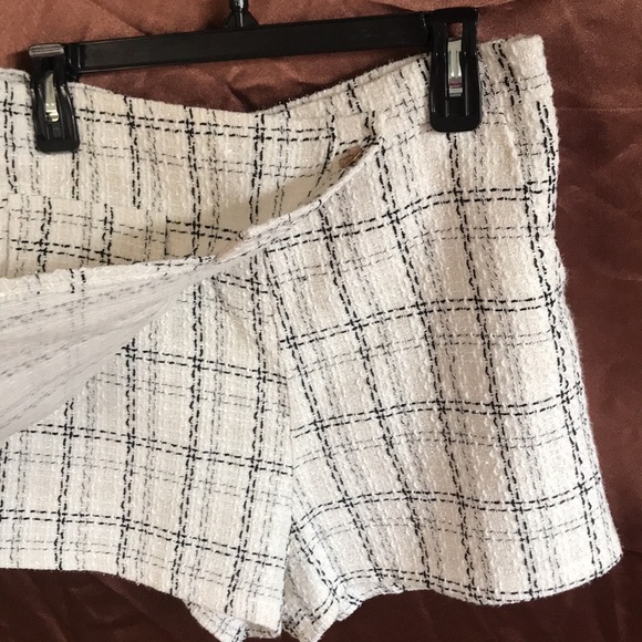Cream and black with silver threads zip up dressy formal high rise shorts size M - Picture 4 of 15